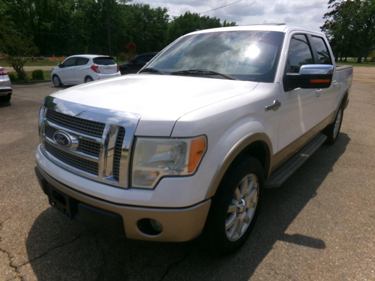 2011 White /Tan Ford F-150 King Ranch (1FTFW1CF4BK) with an 5.0L V8 engine, 6-speed automatic transmission, located at 401 First NE, Bearden, AR, 71720, (870) 687-3414, 33.726528, -92.611519 - Photo#0